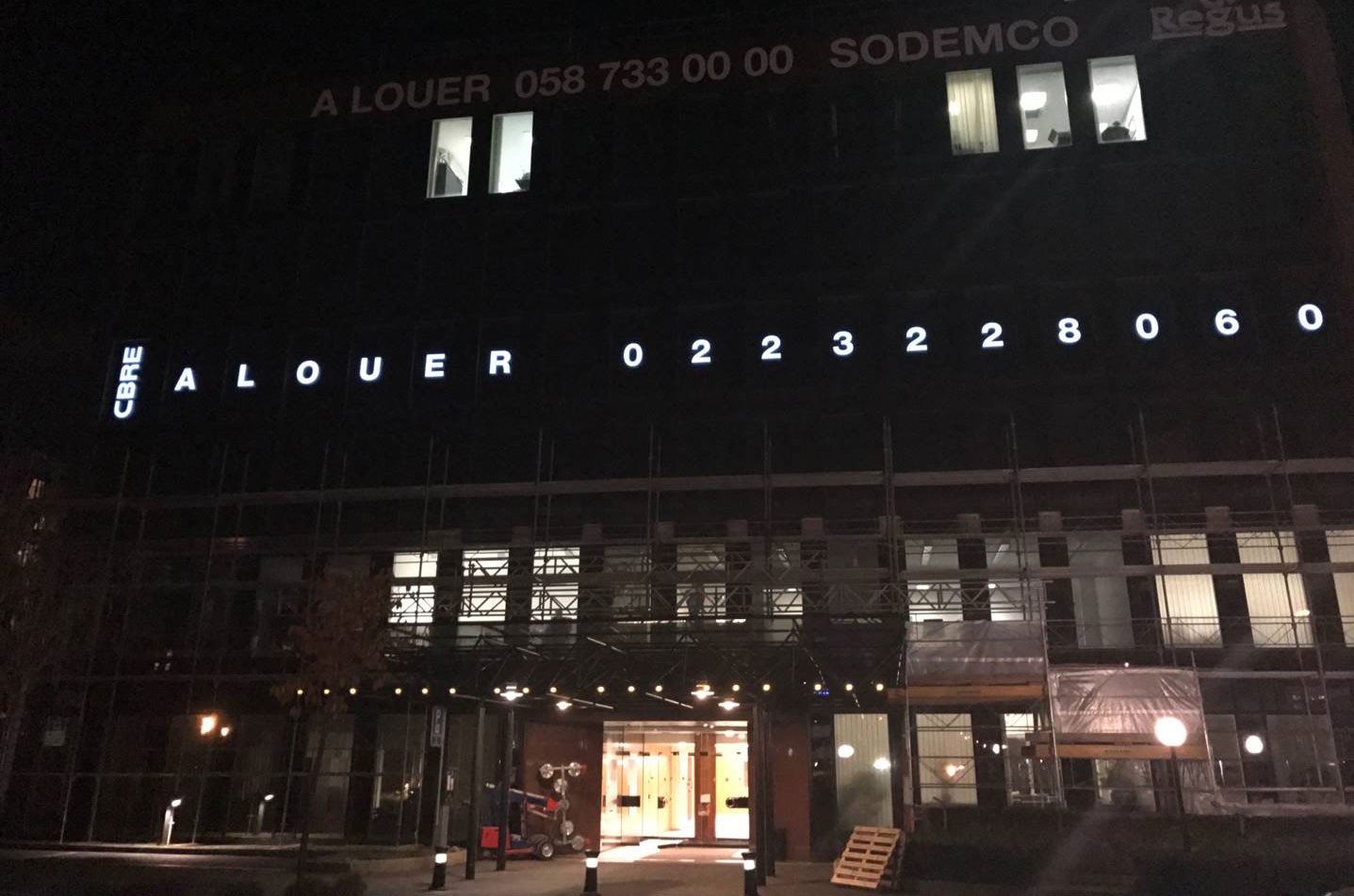 Adhésifs lumineux enseignes